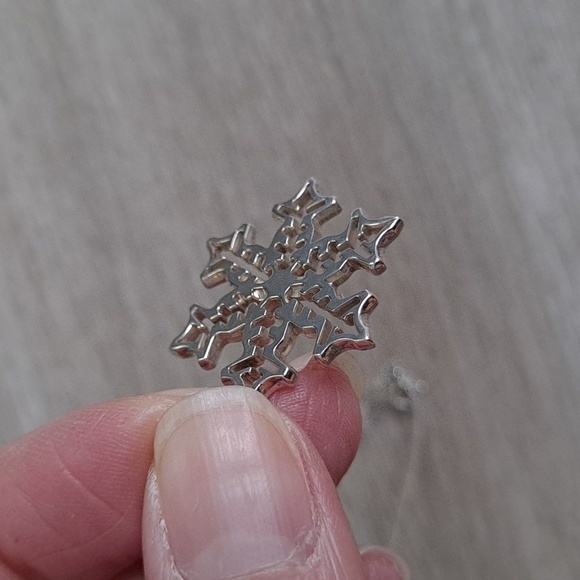 Authentic Tiffany & Co. Snowflake pendant necklace - Picture 15 of 16